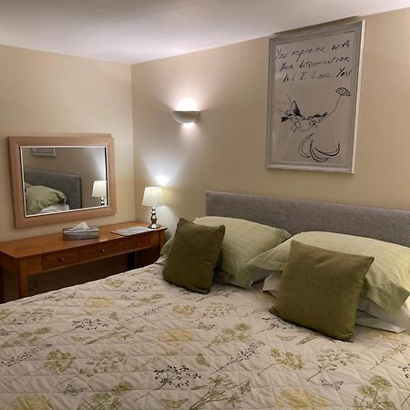Ground Floor Garden Cottage, Near Stonehenge Shrewton エクステリア 写真