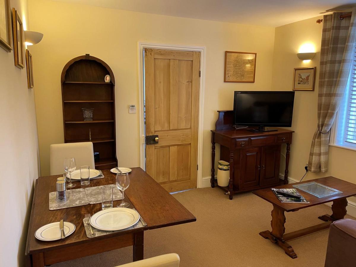 Ground Floor Garden Cottage, Near Stonehenge Shrewton エクステリア 写真
