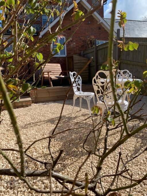 Ground Floor Garden Cottage, Near Stonehenge Shrewton エクステリア 写真