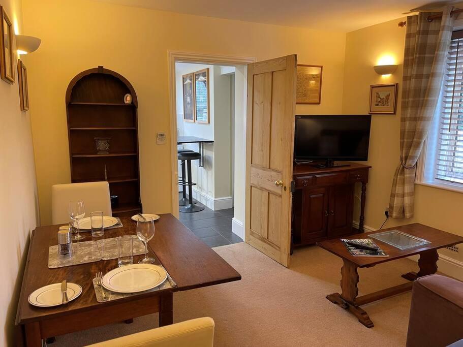 Ground Floor Garden Cottage, Near Stonehenge Shrewton エクステリア 写真