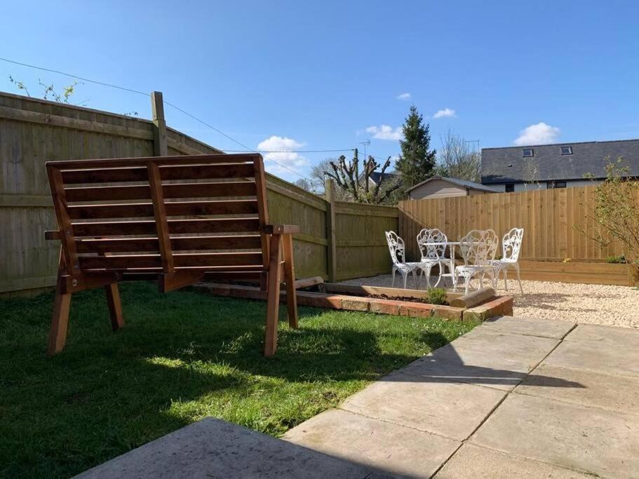 Ground Floor Garden Cottage, Near Stonehenge Shrewton エクステリア 写真