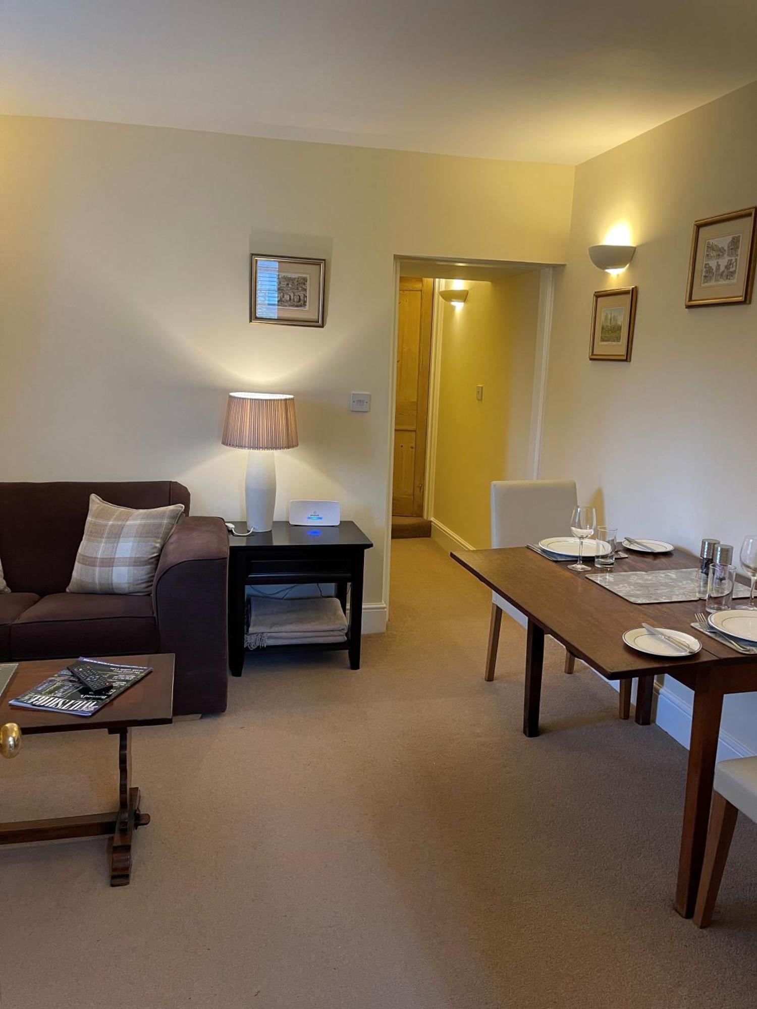 Ground Floor Garden Cottage, Near Stonehenge Shrewton エクステリア 写真